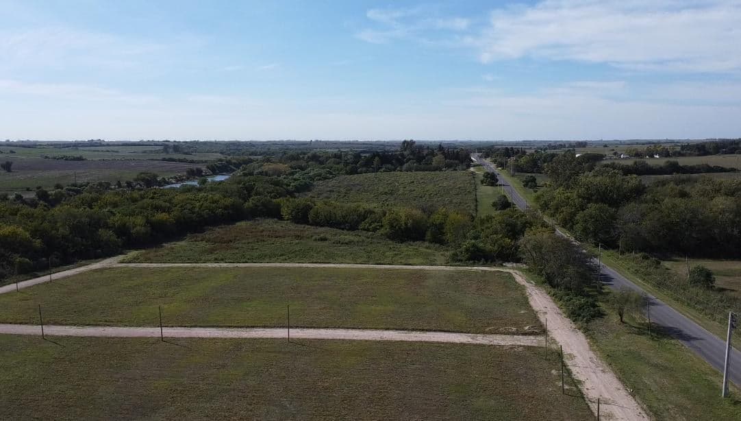 Terreno 300m2 con servicios en Chacras al río - foto 2