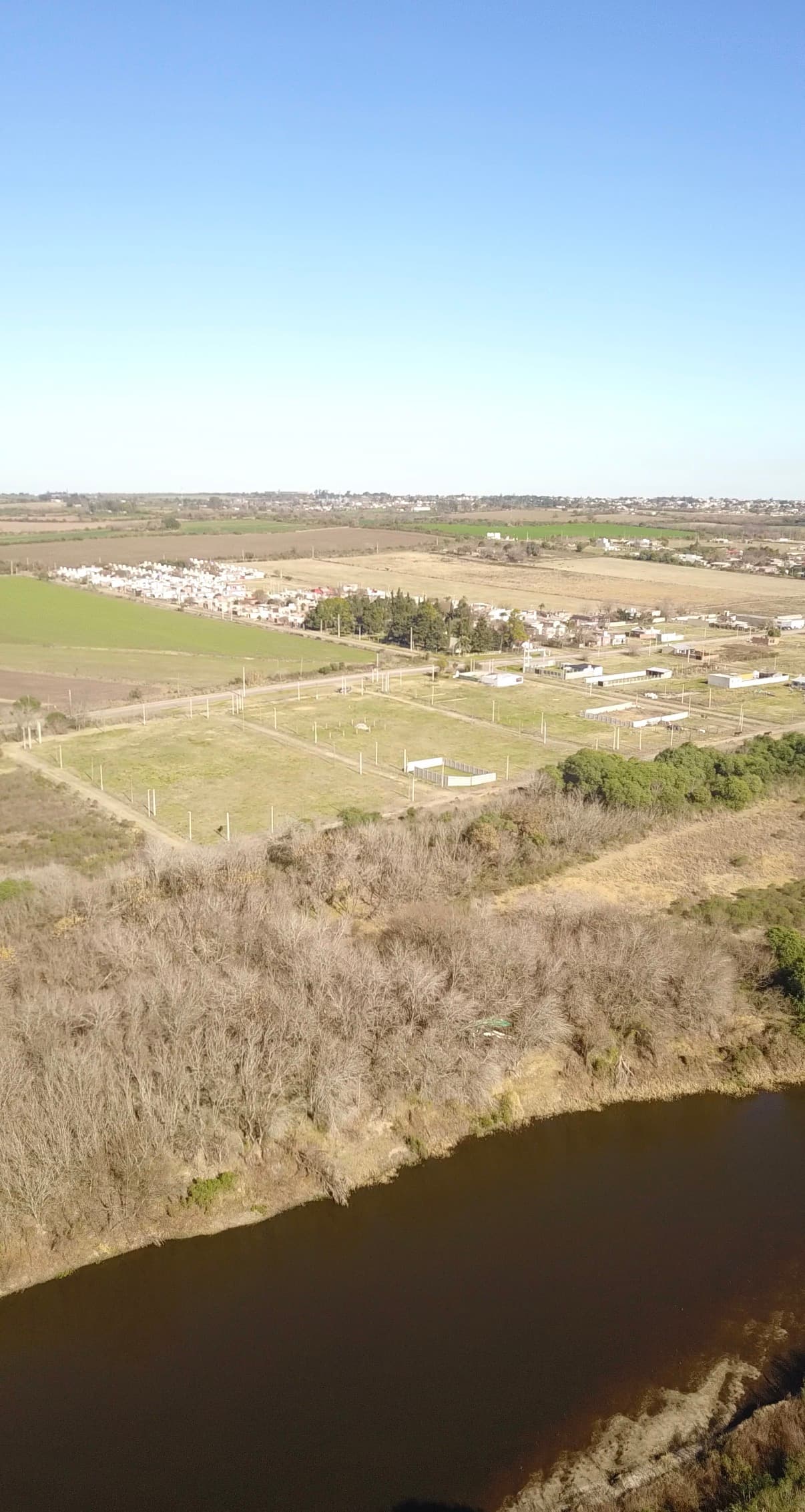 Terreno 300m2 con servicios en Chacras al río - foto 1